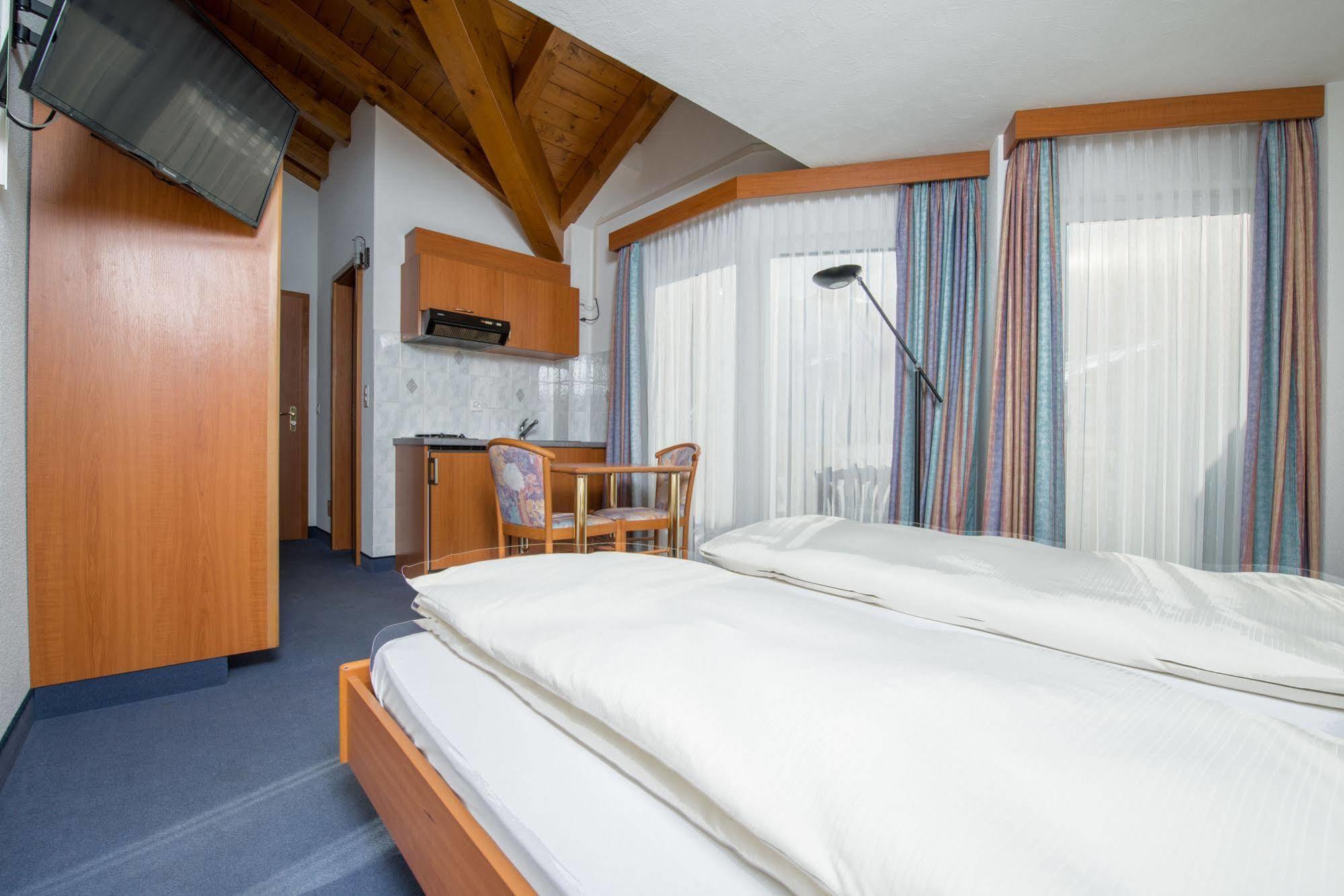 Hotel Alpenperle Saas-Fee Esterno foto